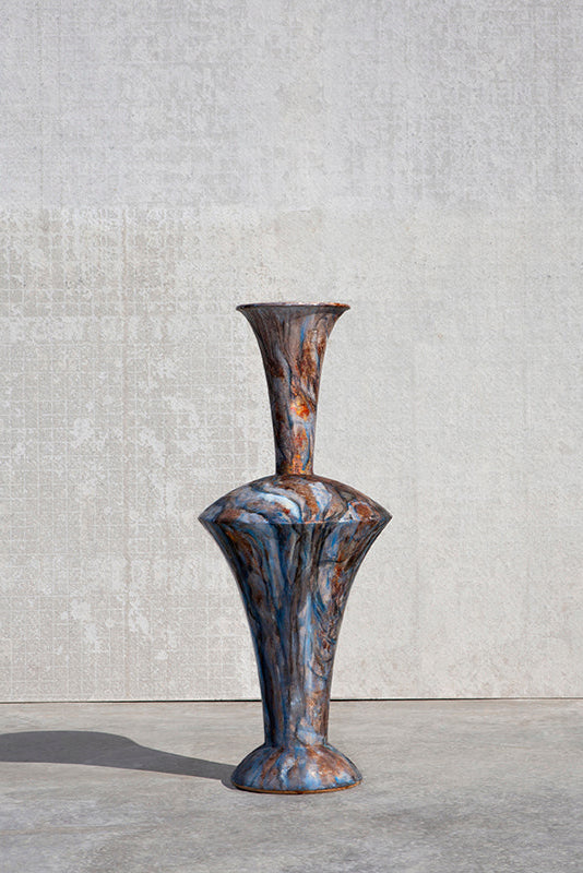  Neoclassical contoured vase Bleu rupestre cuivré